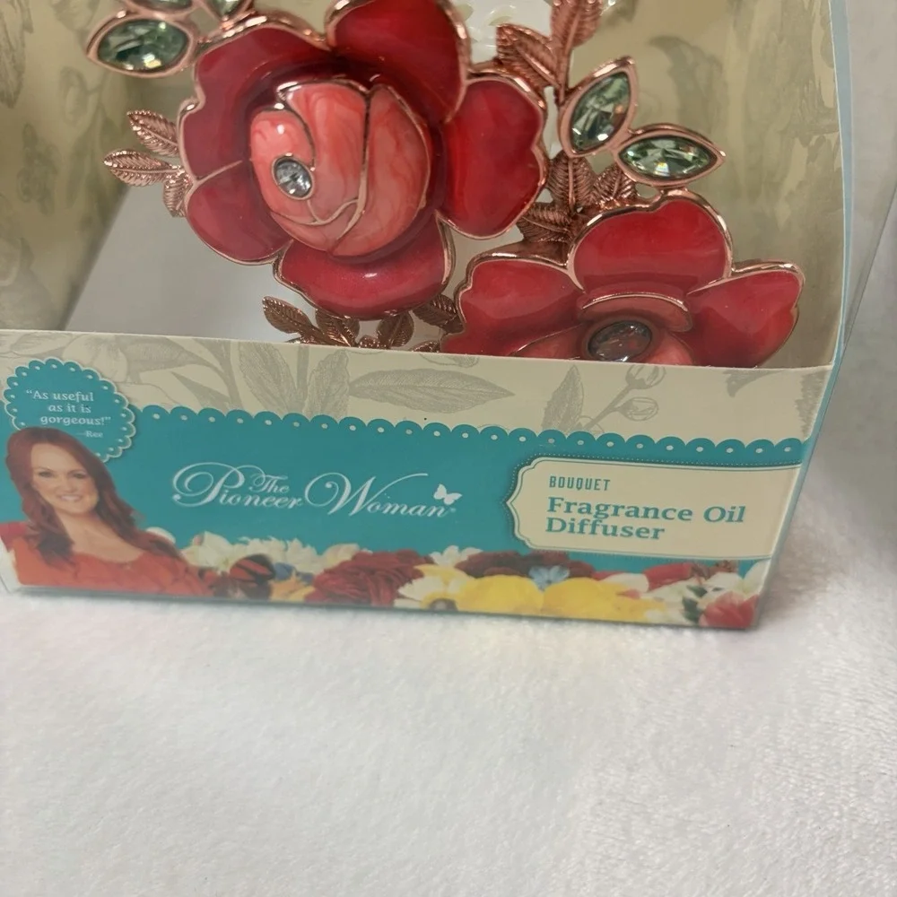 Pioneer Woman fragrance oil Diffuser Only Red rose floral bouquet Soft Glow LED